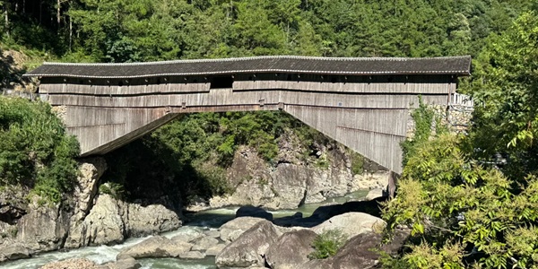 宁德寿宁鸾峰桥全景图