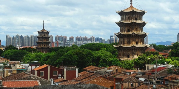 泉州鲤城开元寺东西塔全景图