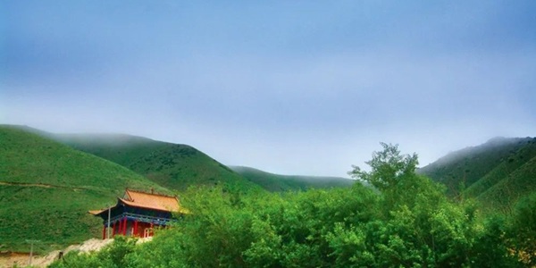 平川区屈吴山全景