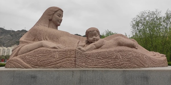 七里河区黄河母亲雕塑全景