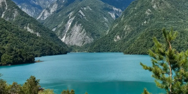 文县天池全景图