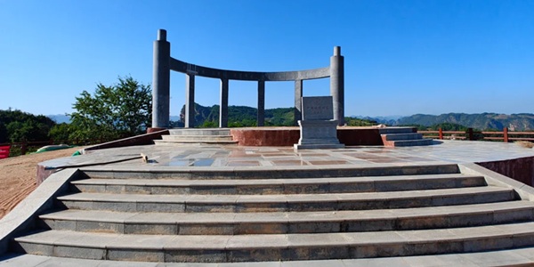 西和县仇池山全景图