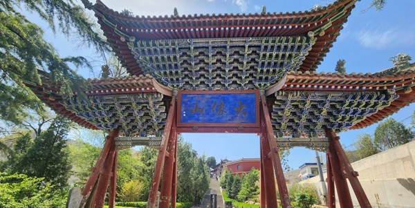 甘谷县大像山大佛全景