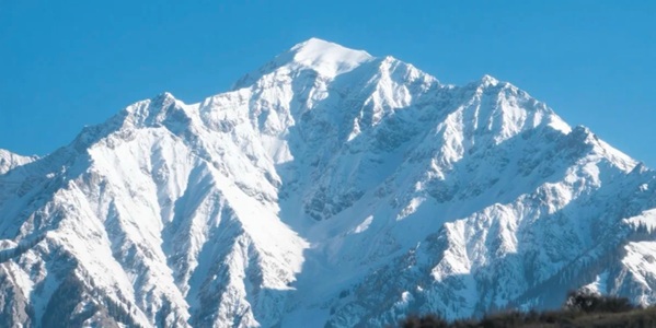 天祝县马牙雪山全景