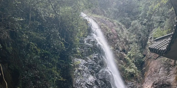 南昆山瀑布与原始森林景观