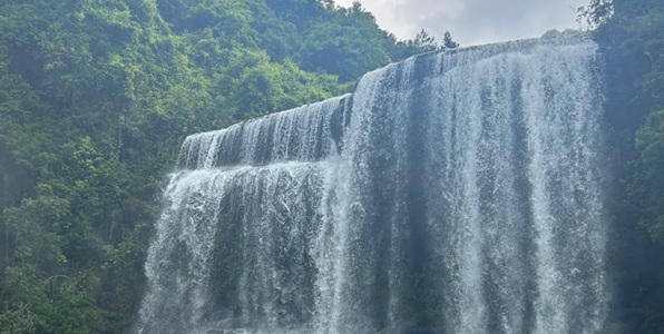 揭西黄满寨瀑布全景图
