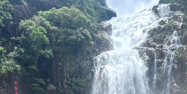 丰顺龙归寨瀑布全景图