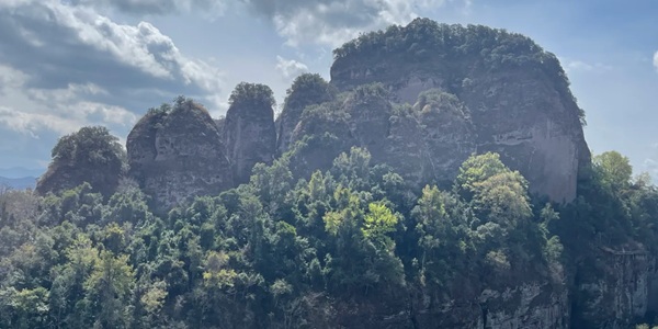 平远五指石丹霞地貌全景图