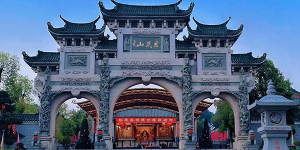 陆丰玄武山元山寺全景图