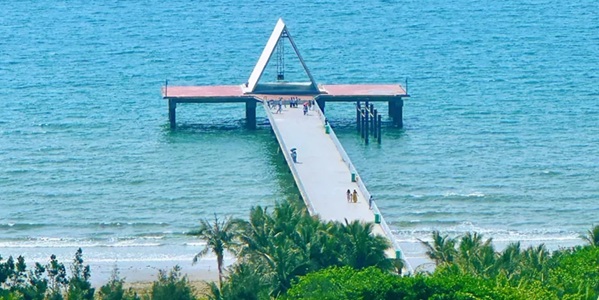 湛江吴川市鼎龙湾碧海银滩风景