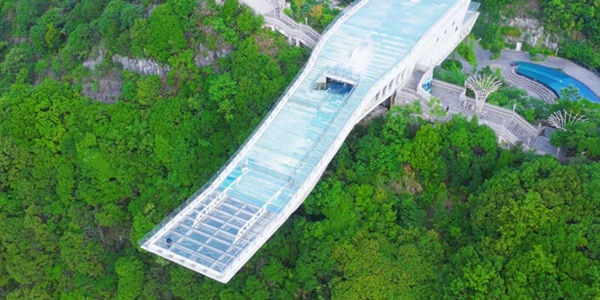 百色乐业县大石围天坑群