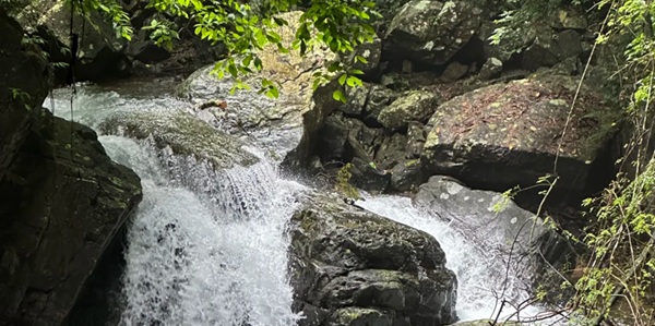 来宾武宣县百崖大峡谷风光