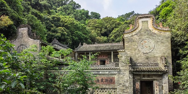 玉林兴业县龙泉岩景区
