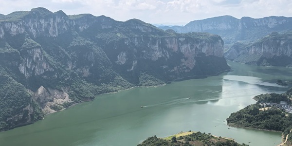 黔西乌江源百里画廊风光