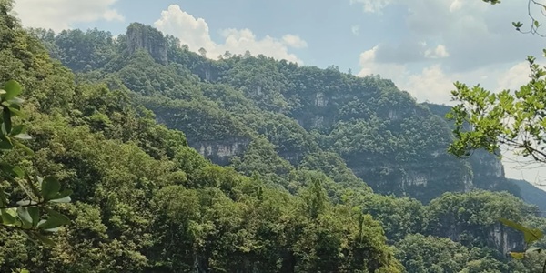 施秉云台山风光