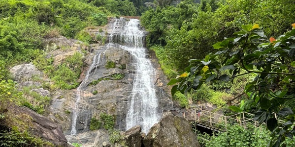 琼中百花岭瀑布
