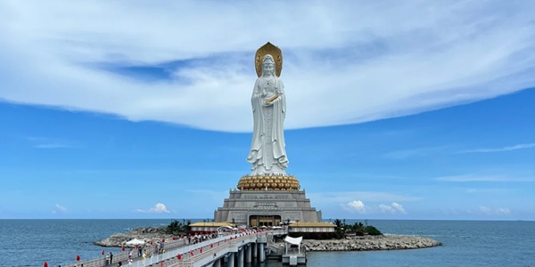 三亚崖州区南山寺海上观音