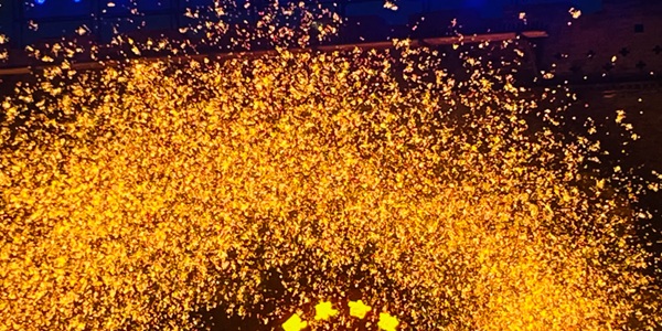 张家口市蔚县暖泉古镇打树花