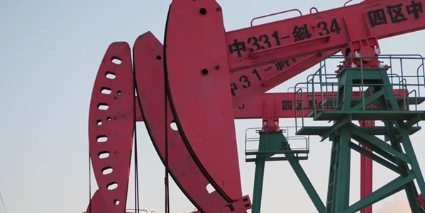 让胡路区油田风光