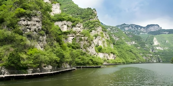 焦作博爱县青天河风光全景