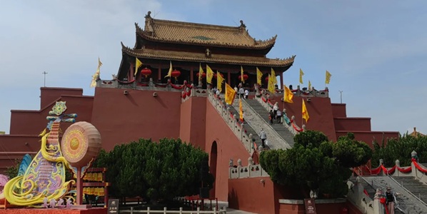 龙亭公园大殿全景