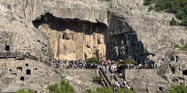 龙门石窟卢舍那大佛全景