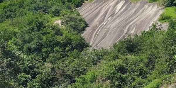 洛宁神灵寨奇石瀑布景观