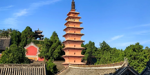 风穴寺七祖塔与寺院全景