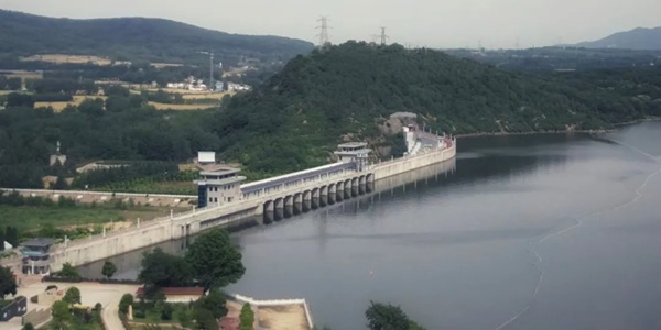 石漫滩水库与二郎山全景