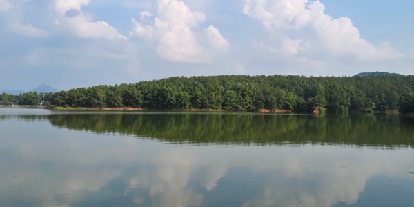 泌阳县铜山湖风光