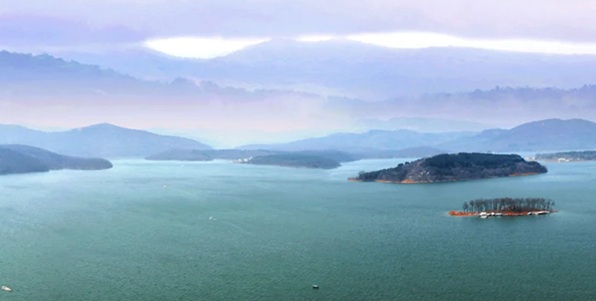 确山县薄山湖风光