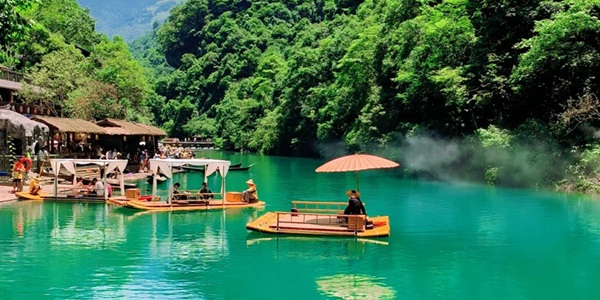 鹤峰屏山峡谷悬浮船