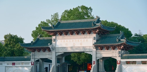 红安烈士陵园纪念碑全景