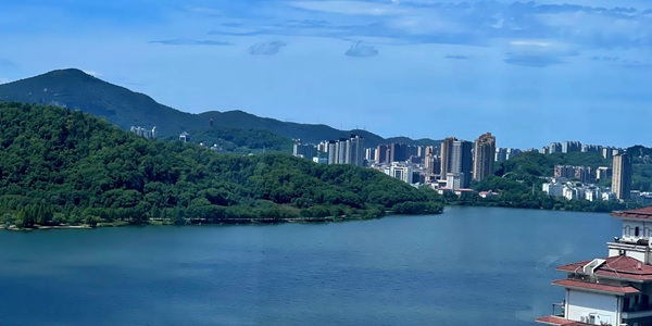 黄石磁湖全景风光