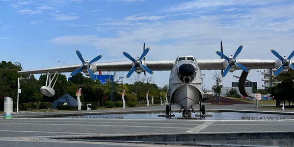 掇刀爱飞客小镇飞机展示区