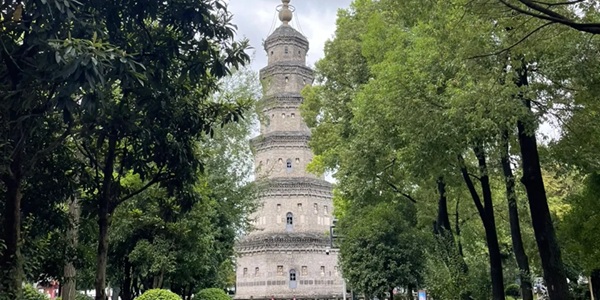荆州沙市区万寿园万寿塔全景