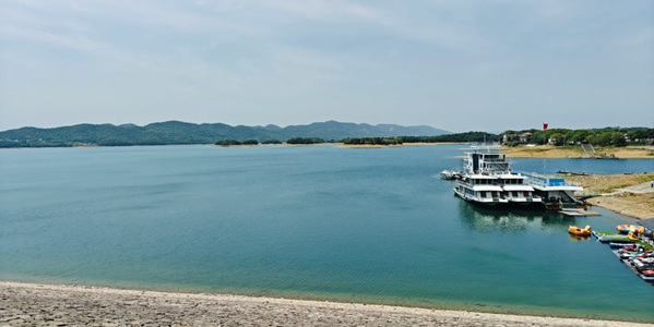 荆州松滋市洈水水库湖光山色全景