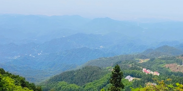 襄阳谷城县薤山国家森林公园全景