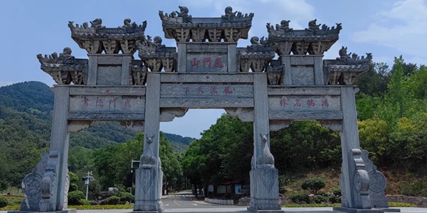 襄阳襄州区鹿门山全景
