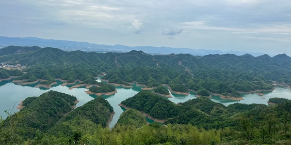 崇阳青山湖山水风光全景