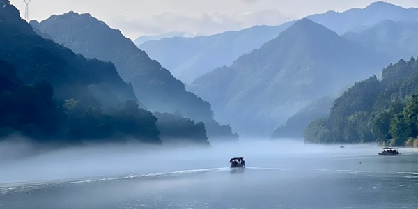 资兴市雾漫小东江