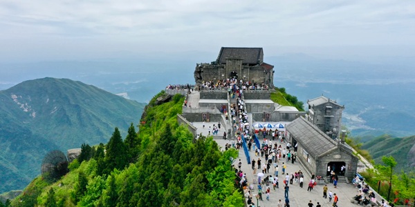 衡阳南岳区祝融峰景观
