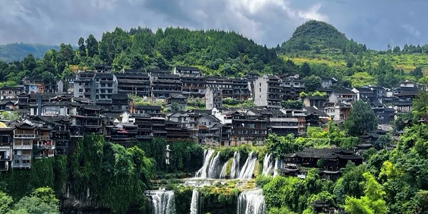 湘西花垣边城茶峒拉拉渡与翠翠岛全景