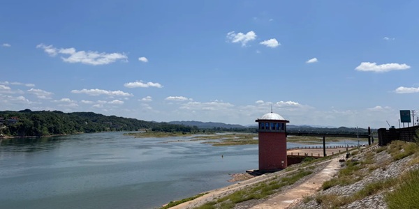 湘西泸溪浦市古镇古建筑与沅水码头全景