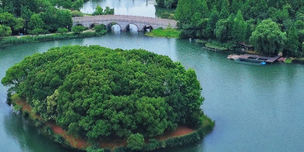 苏州常熟市虞山尚湖全景图