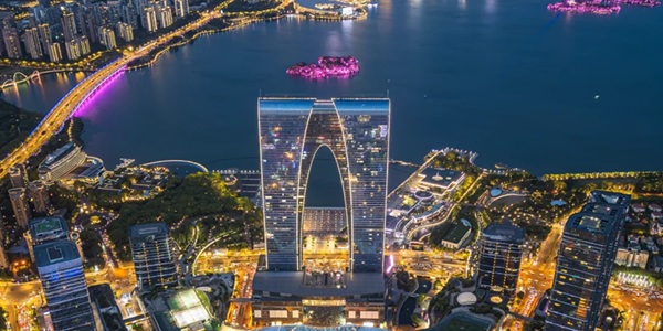 苏州工业园区金鸡湖夜景全景图