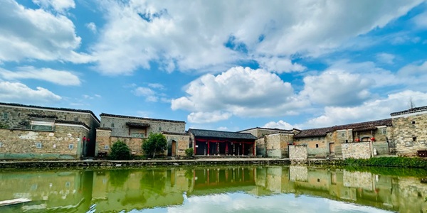 抚州金溪县竹桥古村全景图