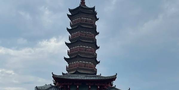 赣州信丰县大圣寺塔全景图