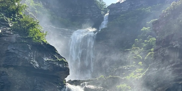 九江庐山市三叠泉瀑布风光