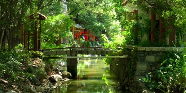 南昌青山湖区青山湖全景图